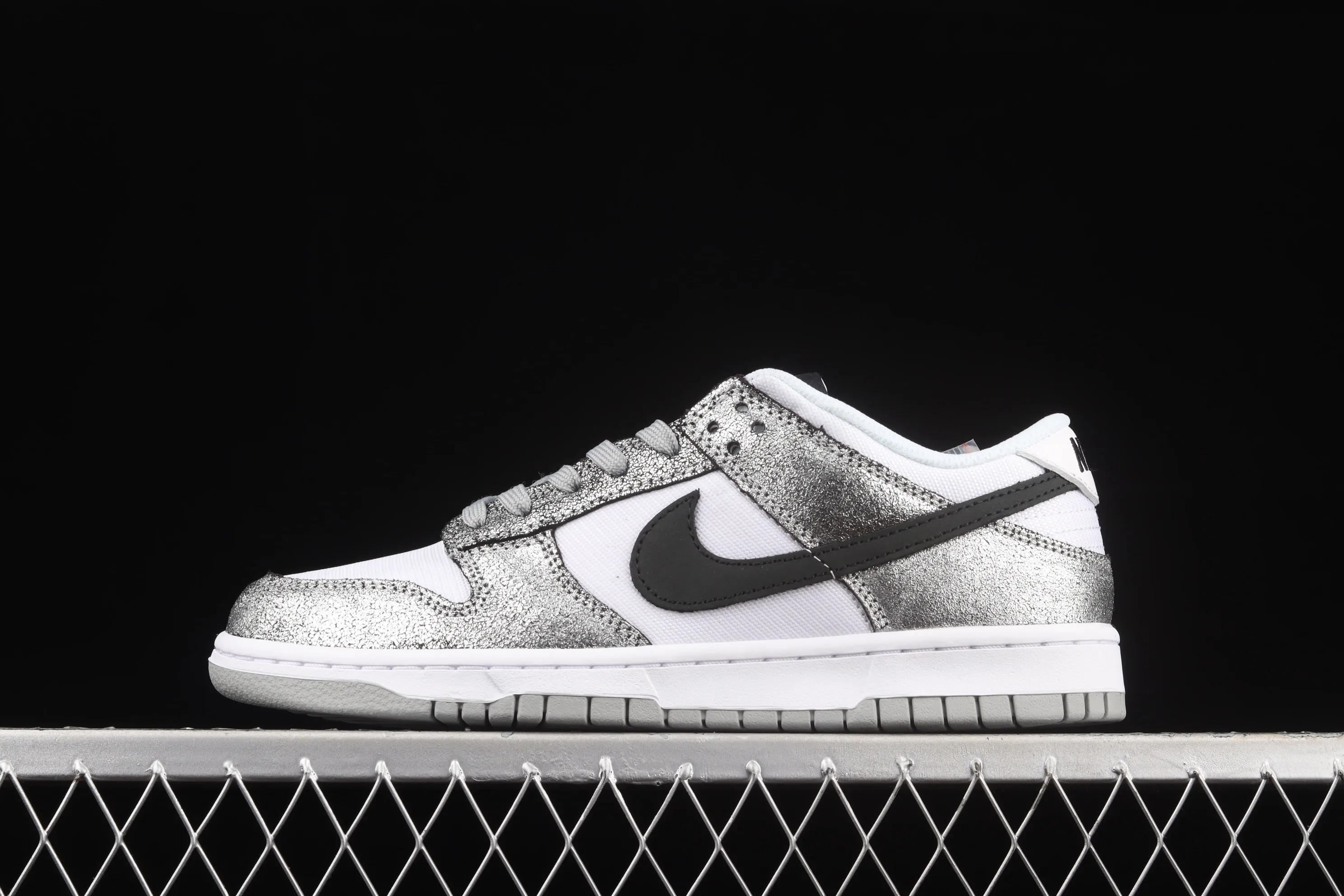 All Categories Nk SB Dunk Series Nk SB Dunk Low Low-top Sneakers Pure Original Version Nk SB Dunk Low Prm Leonard SB Smashing Backboard Fashion Casual Sneakers DO5882-001